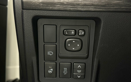 Toyota Land Cruiser Prado 150 рестайлинг 2, 2016 год, 4 000 000 рублей, 18 фотография