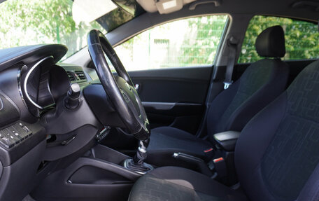 KIA Rio III рестайлинг, 2015 год, 935 000 рублей, 10 фотография