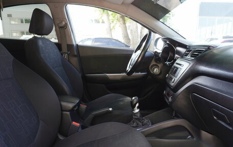 KIA Rio III рестайлинг, 2015 год, 935 000 рублей, 19 фотография