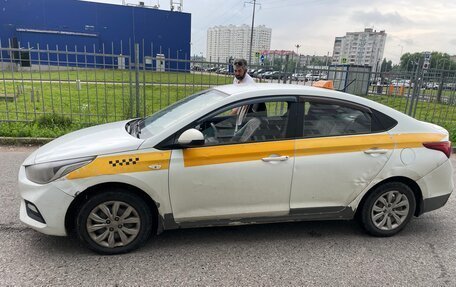 Hyundai Solaris II рестайлинг, 2017 год, 820 000 рублей, 2 фотография