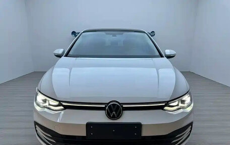 Volkswagen Golf VIII, 2022 год, 1 840 000 рублей, 2 фотография