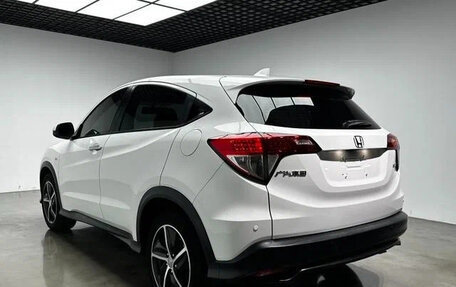 Honda Vezel, 2022 год, 1 344 000 рублей, 6 фотография