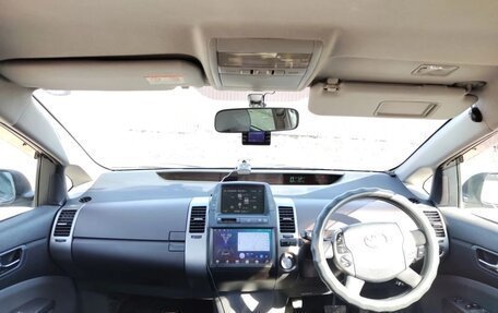 Toyota Prius, 2004 год, 580 000 рублей, 3 фотография