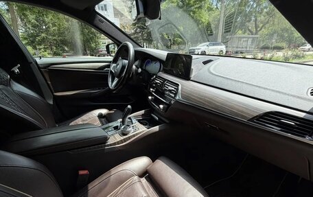 BMW 5 серия, 2018 год, 3 950 000 рублей, 15 фотография