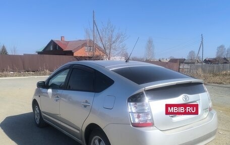 Toyota Prius, 2004 год, 580 000 рублей, 7 фотография