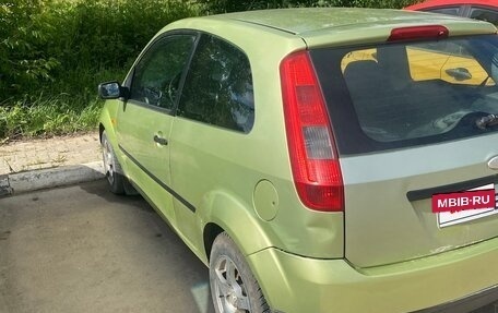 Ford Fiesta, 2005 год, 250 000 рублей, 2 фотография