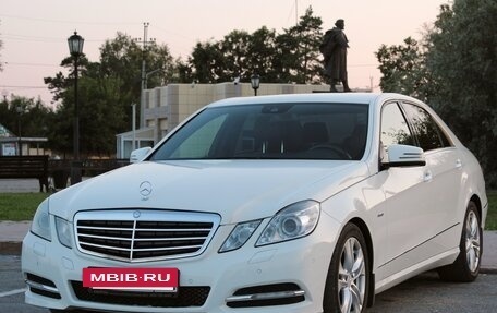 Mercedes-Benz E-Класс, 2011 год, 1 900 000 рублей, 3 фотография