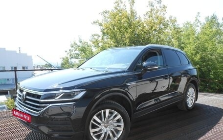 Volkswagen Touareg III, 2018 год, 4 380 000 рублей, 3 фотография