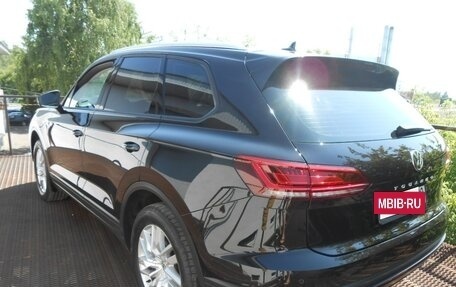 Volkswagen Touareg III, 2018 год, 4 380 000 рублей, 2 фотография