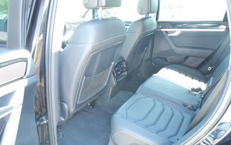 Volkswagen Touareg III, 2018 год, 4 380 000 рублей, 12 фотография