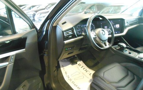 Volkswagen Touareg III, 2018 год, 4 380 000 рублей, 9 фотография