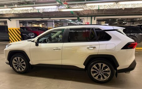 Toyota RAV4, 2019 год, 3 199 999 рублей, 2 фотография