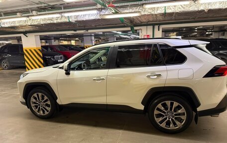 Toyota RAV4, 2019 год, 3 199 999 рублей, 8 фотография