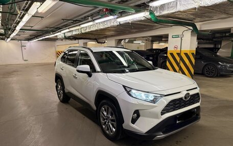 Toyota RAV4, 2019 год, 3 199 999 рублей, 6 фотография