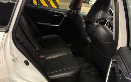 Toyota RAV4, 2019 год, 3 199 999 рублей, 10 фотография