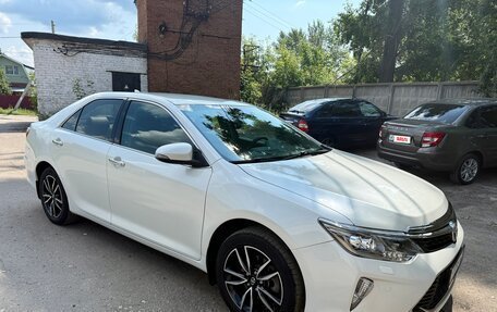 Toyota Camry, 2017 год, 2 600 000 рублей, 2 фотография
