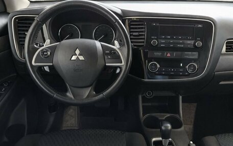 Mitsubishi Outlander III рестайлинг 3, 2012 год, 1 249 000 рублей, 10 фотография