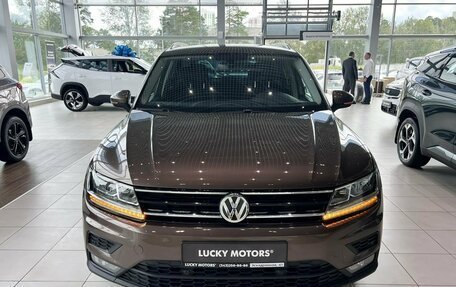 Volkswagen Tiguan II, 2018 год, 1 995 000 рублей, 2 фотография