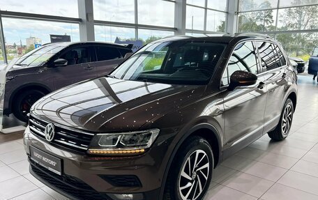 Volkswagen Tiguan II, 2018 год, 1 995 000 рублей, 3 фотография