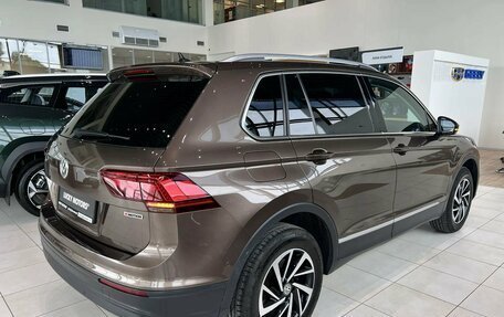 Volkswagen Tiguan II, 2018 год, 1 995 000 рублей, 6 фотография
