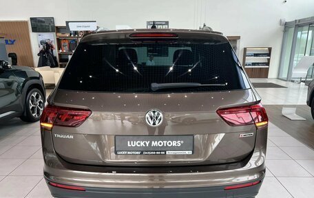 Volkswagen Tiguan II, 2018 год, 1 995 000 рублей, 5 фотография