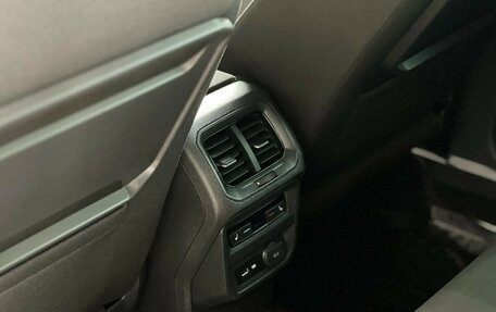 Volkswagen Tiguan II, 2018 год, 1 995 000 рублей, 25 фотография