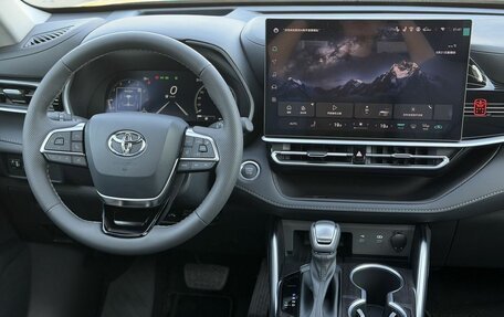 Toyota Highlander, 2026 год, 5 250 000 рублей, 30 фотография
