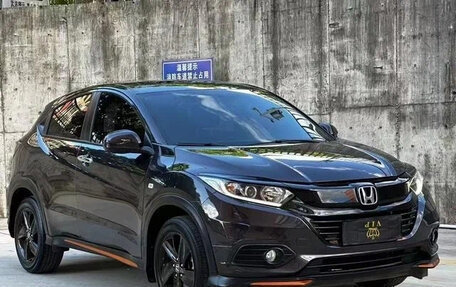 Honda Vezel, 2022 год, 1 380 000 рублей, 2 фотография