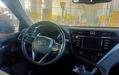 Toyota Camry, 2018 год, 1 350 000 рублей, 3 фотография