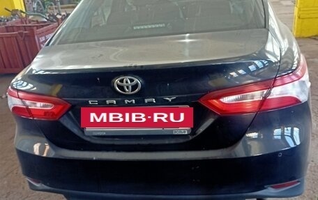 Toyota Camry, 2018 год, 1 350 000 рублей, 6 фотография