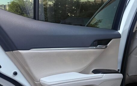 Toyota Camry, 2022 год, 3 600 000 рублей, 2 фотография