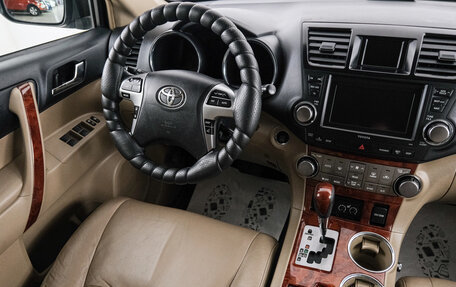 Toyota Highlander III, 2010 год, 2 199 000 рублей, 10 фотография