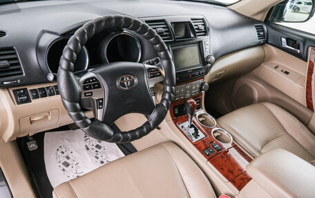 Toyota Highlander III, 2010 год, 2 199 000 рублей, 9 фотография
