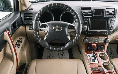 Toyota Highlander III, 2010 год, 2 199 000 рублей, 15 фотография