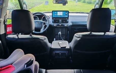 Toyota Land Cruiser Prado 150 рестайлинг 2, 2017 год, 3 250 000 рублей, 4 фотография