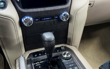 Toyota Land Cruiser 200, 2013 год, 4 599 900 рублей, 10 фотография