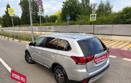 Mitsubishi Outlander III рестайлинг 3, 2020 год, 2 200 000 рублей, 3 фотография