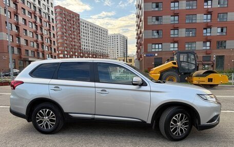 Mitsubishi Outlander III рестайлинг 3, 2020 год, 2 200 000 рублей, 7 фотография