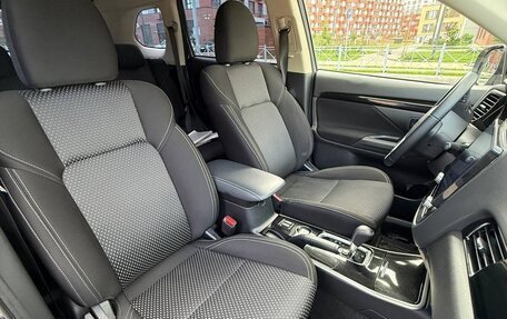 Mitsubishi Outlander III рестайлинг 3, 2020 год, 2 200 000 рублей, 11 фотография