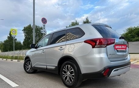 Mitsubishi Outlander III рестайлинг 3, 2020 год, 2 200 000 рублей, 4 фотография