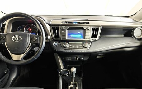 Toyota RAV4, 2015 год, 1 900 000 рублей, 14 фотография