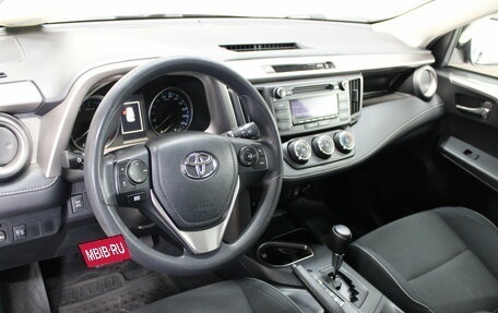 Toyota RAV4, 2016 год, 2 474 000 рублей, 10 фотография