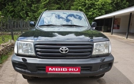 Toyota Land Cruiser 100 рестайлинг 2, 2004 год, 1 450 000 рублей, 2 фотография