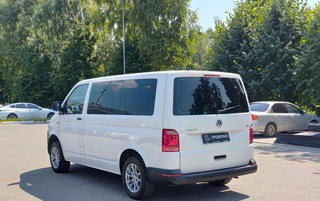 Volkswagen Caravelle T6 рестайлинг, 2017 год, 2 550 000 рублей, 8 фотография