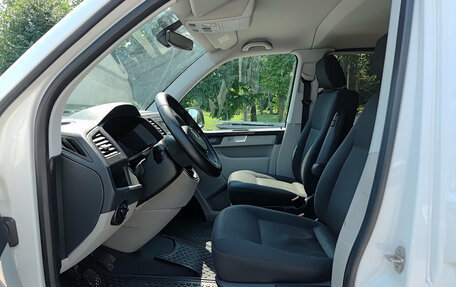 Volkswagen Caravelle T6 рестайлинг, 2017 год, 2 550 000 рублей, 20 фотография