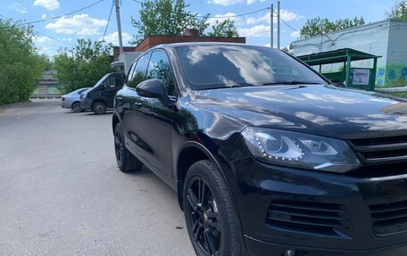 Volkswagen Touareg III, 2011 год, 1 800 000 рублей, 2 фотография