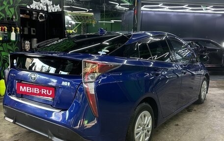 Toyota Prius IV XW50, 2016 год, 1 600 000 рублей, 3 фотография