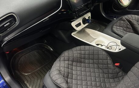 Toyota Prius IV XW50, 2016 год, 1 600 000 рублей, 8 фотография
