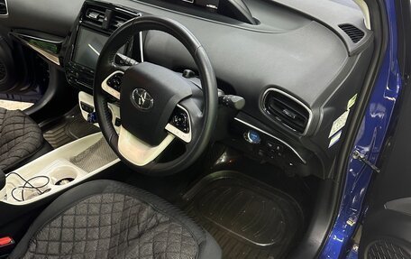 Toyota Prius IV XW50, 2016 год, 1 600 000 рублей, 11 фотография