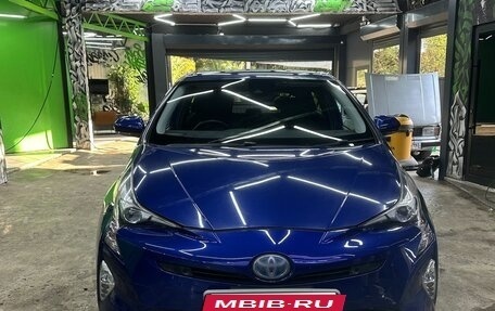 Toyota Prius IV XW50, 2016 год, 1 600 000 рублей, 5 фотография